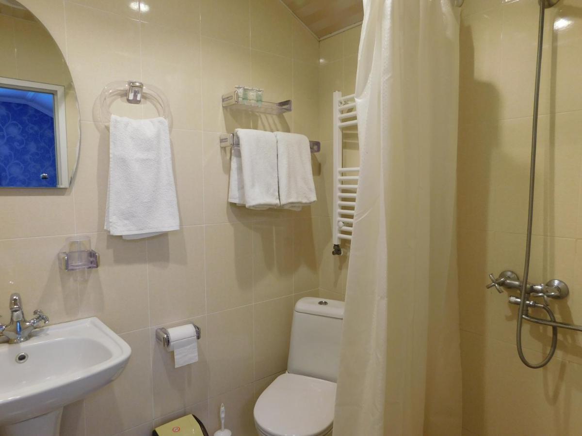Akaki'S Guesthouse Borjomi ภายนอก รูปภาพ