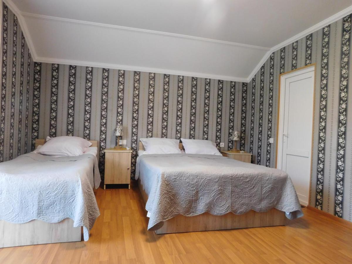 Akaki'S Guesthouse Borjomi ภายนอก รูปภาพ