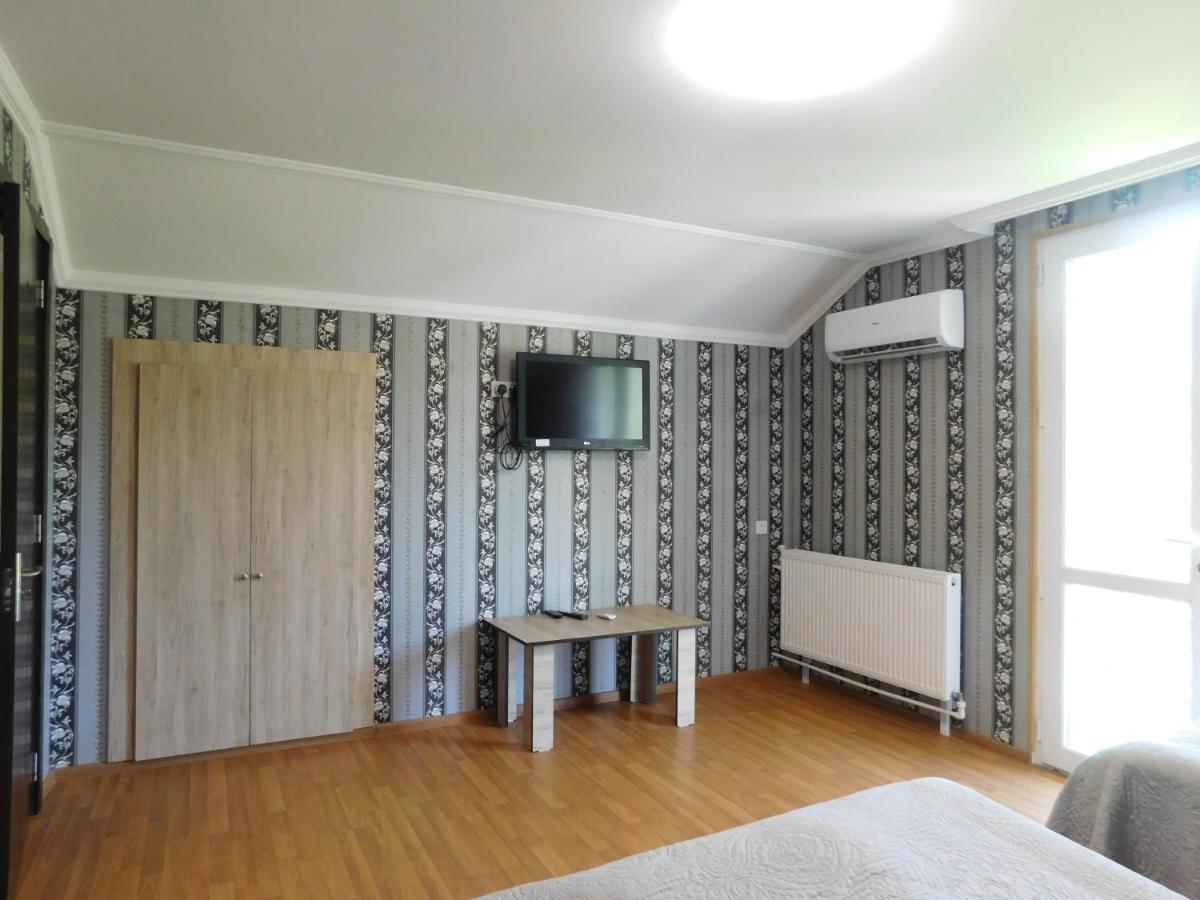Akaki'S Guesthouse Borjomi ภายนอก รูปภาพ
