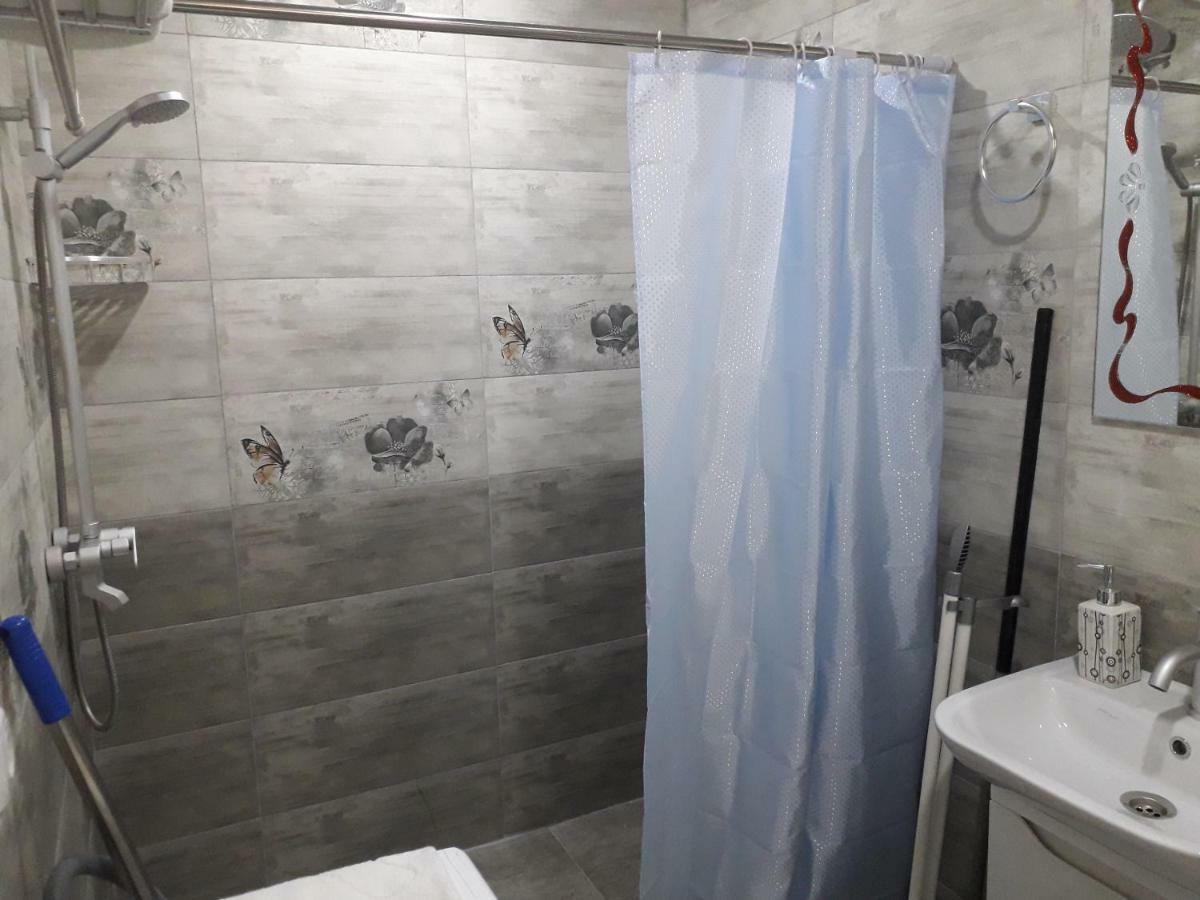 Akaki'S Guesthouse Borjomi ภายนอก รูปภาพ